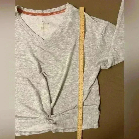 Danskin Women’s Grey Cropped Lightweight Yoga Sweatshirt Knot Front Size M - Picture 7 of 8
